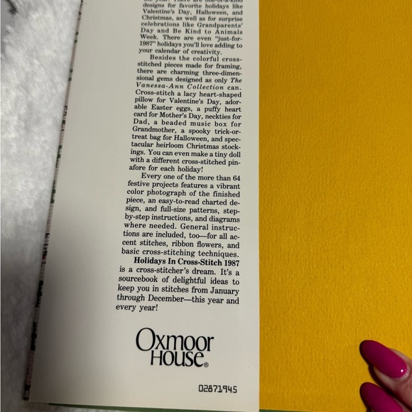 Holidays in Cross-Stitch 1987 Hardcover Book PatternsColor VanessaAnn Collection - Picture 2 of 15